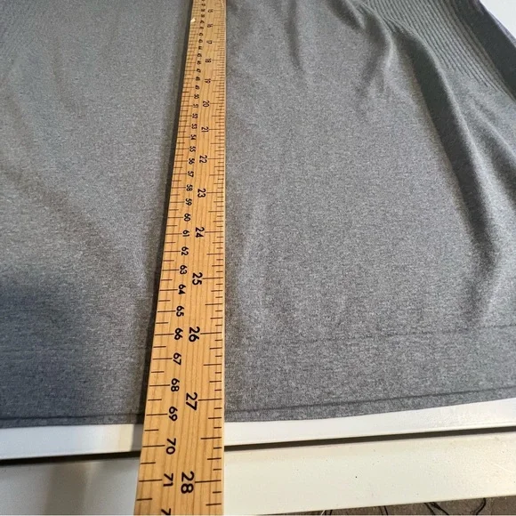 Lululemon mens medium t shirt in grey. - Picture 5 of 6